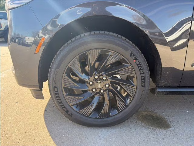 2026 Starlight Gray Premium Colorant Lincoln Navigator Reserve 4X4 SUV