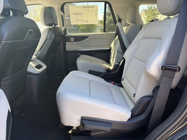 2026 Starlight Gray Premium Colorant Lincoln Navigator Reserve 4X4 SUV