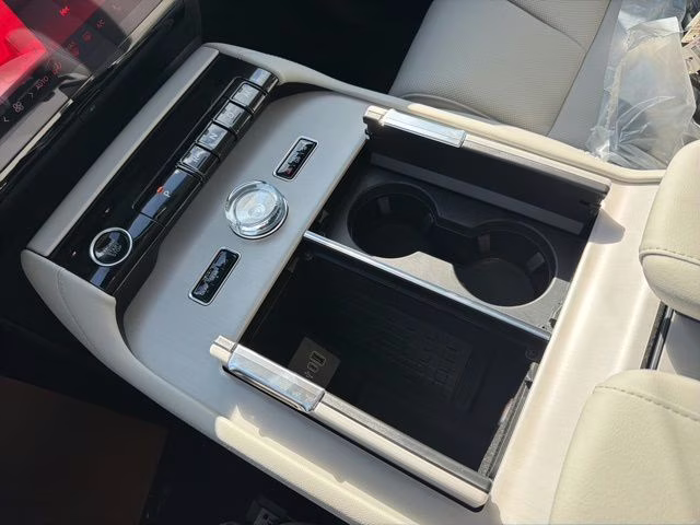 2026 Starlight Gray Premium Colorant Lincoln Navigator Reserve 4X4 SUV