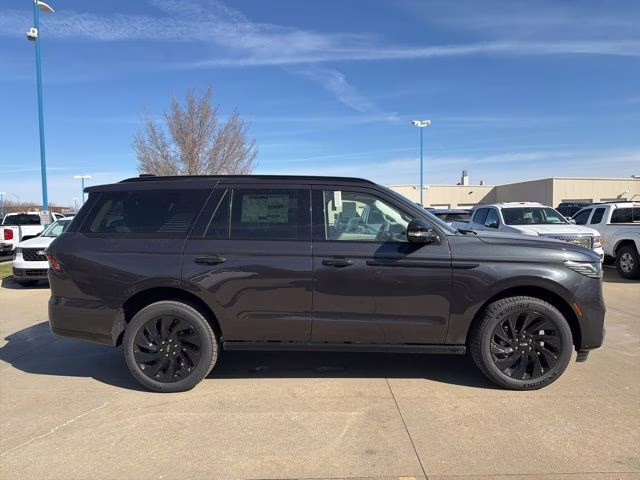 2026 Starlight Gray Premium Colorant Lincoln Navigator Reserve 4X4 SUV