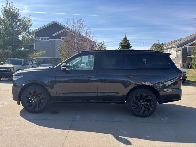 2026 Starlight Gray Premium Colorant Lincoln Navigator Reserve 4X4 SUV