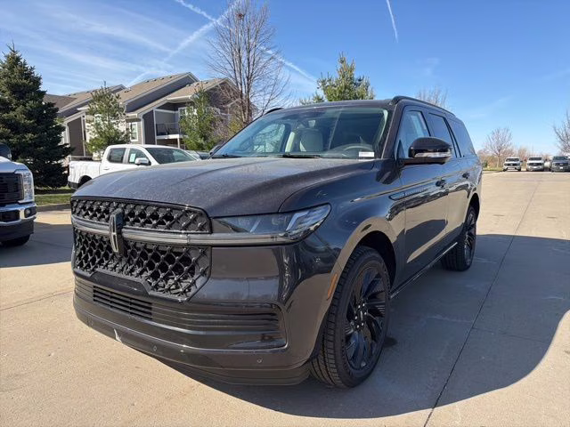 2026 Starlight Gray Premium Colorant Lincoln Navigator Reserve 4X4 SUV