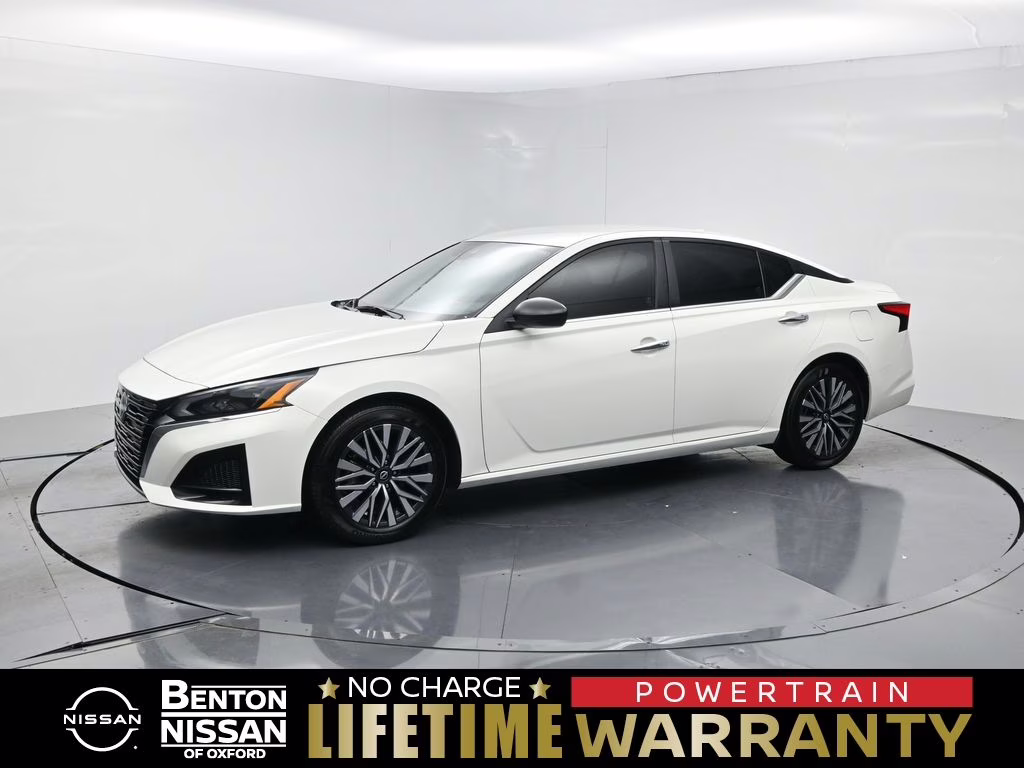 2025 Glacier White Nissan Altima 2.5 SV FWD Sedan