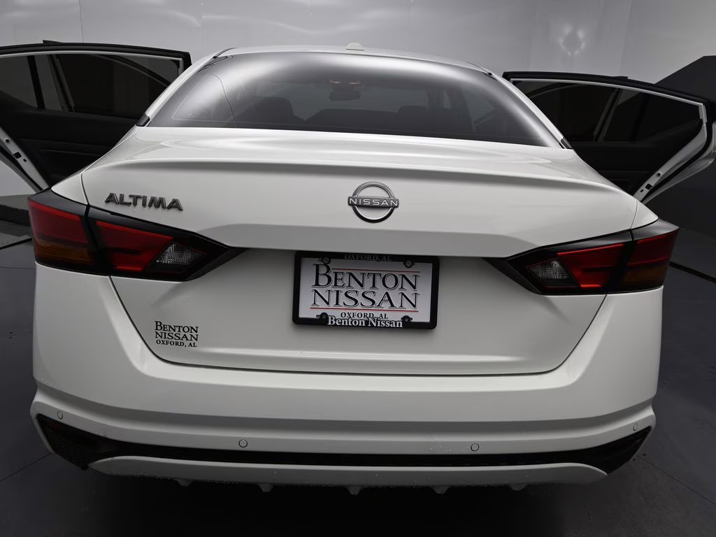 2025 Glacier White Nissan Altima 2.5 SV FWD Sedan