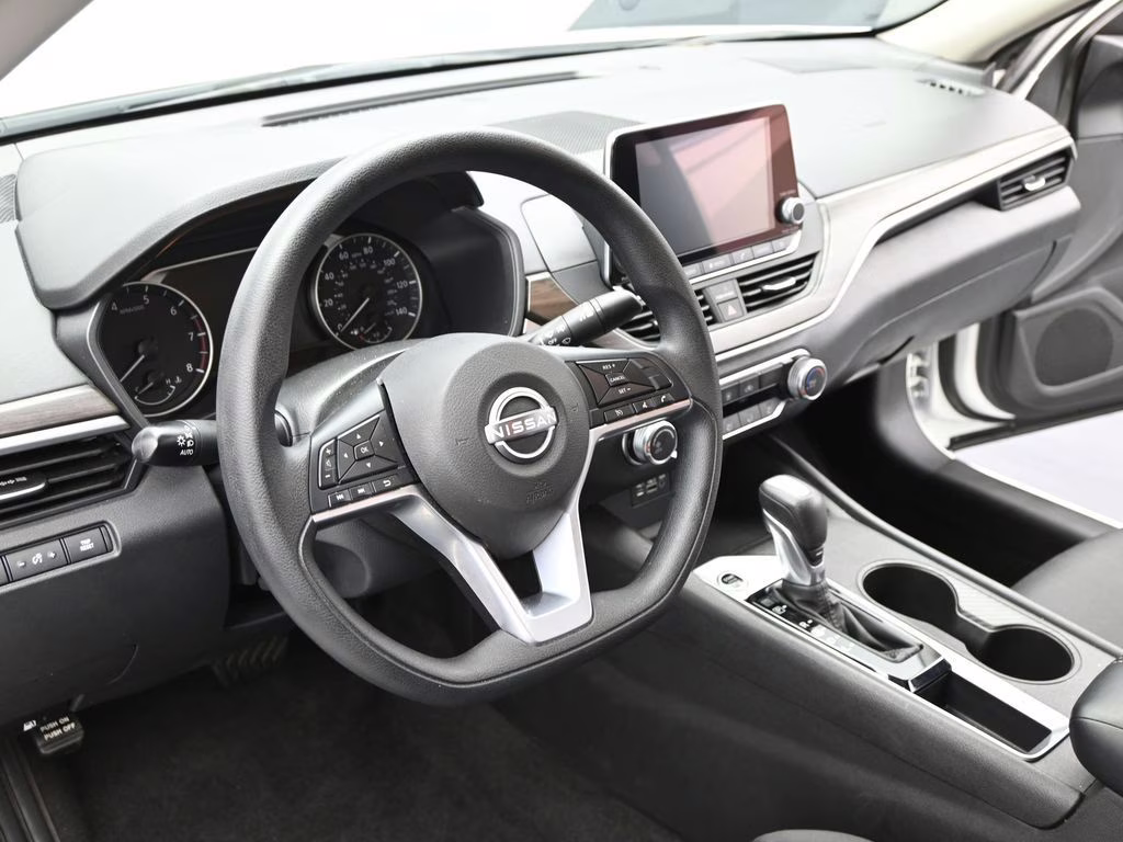 2025 Glacier White Nissan Altima 2.5 SV FWD Sedan