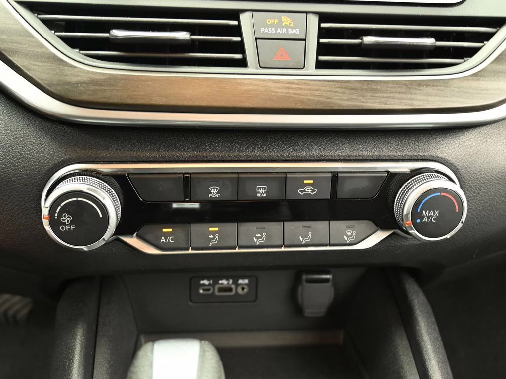 2025 Glacier White Nissan Altima 2.5 SV FWD Sedan