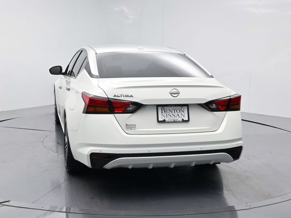2025 Glacier White Nissan Altima 2.5 SV FWD Sedan