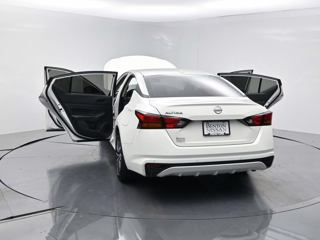 2025 Glacier White Nissan Altima 2.5 SV FWD Sedan