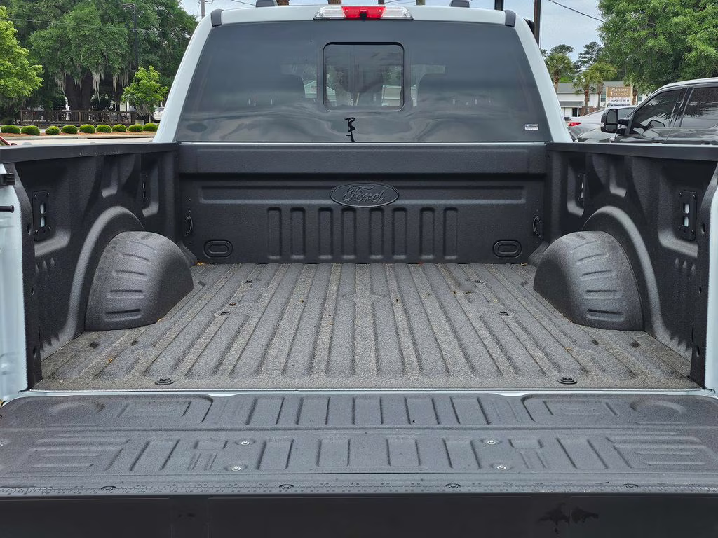 2026 Avalanche Ford Super Duty F-350 SRW XLT 4X4 Truck