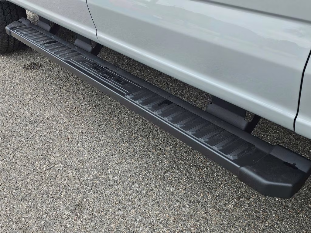 2026 Avalanche Ford Super Duty F-350 SRW XLT 4X4 Truck