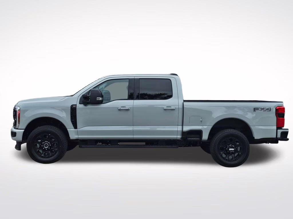 2026 Avalanche Ford Super Duty F-350 SRW XLT 4X4 Truck