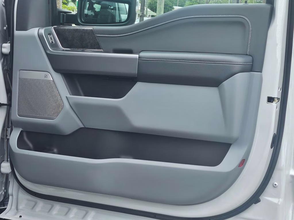 2026 Avalanche Ford Super Duty F-350 SRW XLT 4X4 Truck