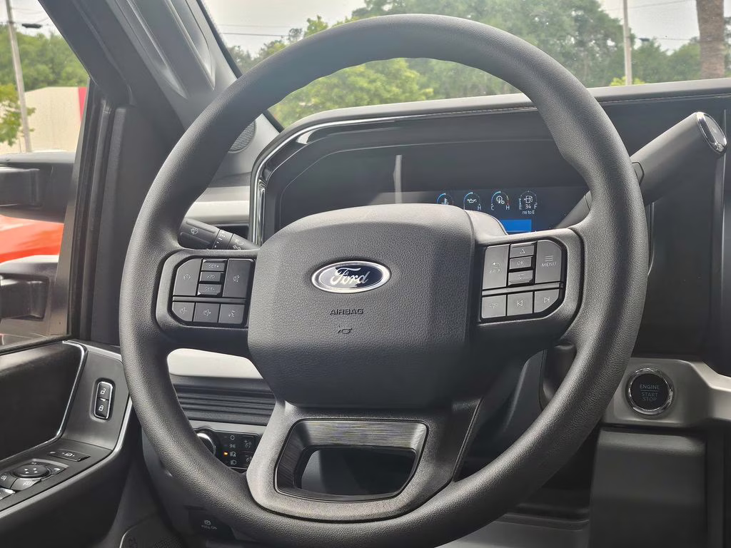 2026 Avalanche Ford Super Duty F-350 SRW XLT 4X4 Truck
