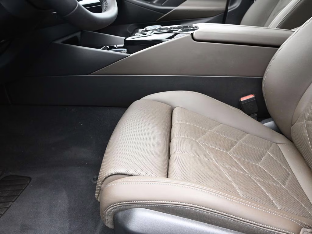 2025 Black Sapphire Metallic BMW 5 Series 530i RWD Sedan
