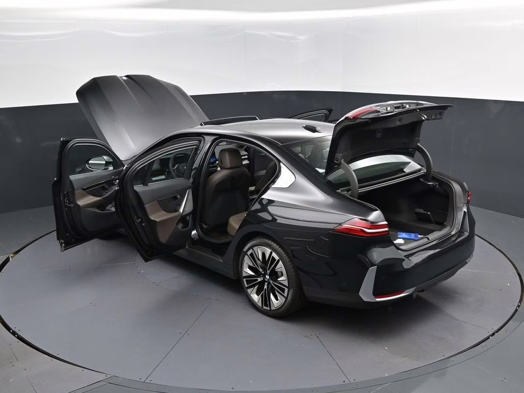 2025 Black Sapphire Metallic BMW 5 Series 530i RWD Sedan