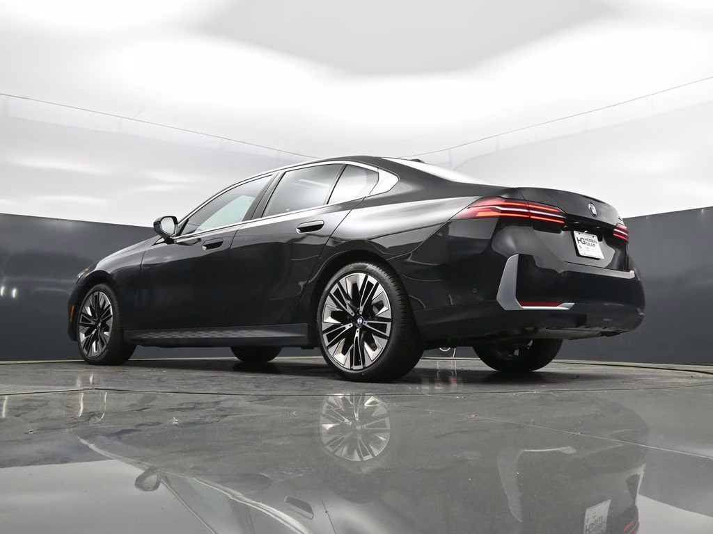 2025 Black Sapphire Metallic BMW 5 Series 530i RWD Sedan
