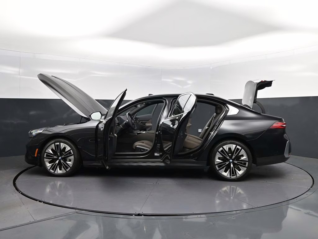 2025 Black Sapphire Metallic BMW 5 Series 530i RWD Sedan