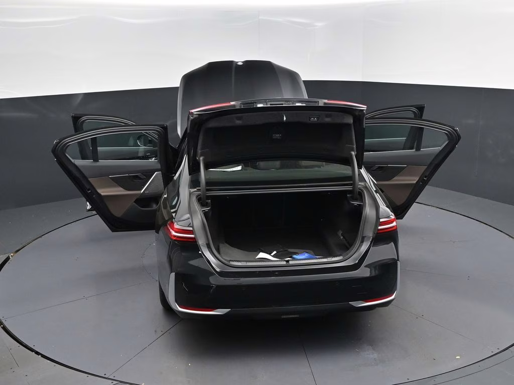 2025 Black Sapphire Metallic BMW 5 Series 530i RWD Sedan