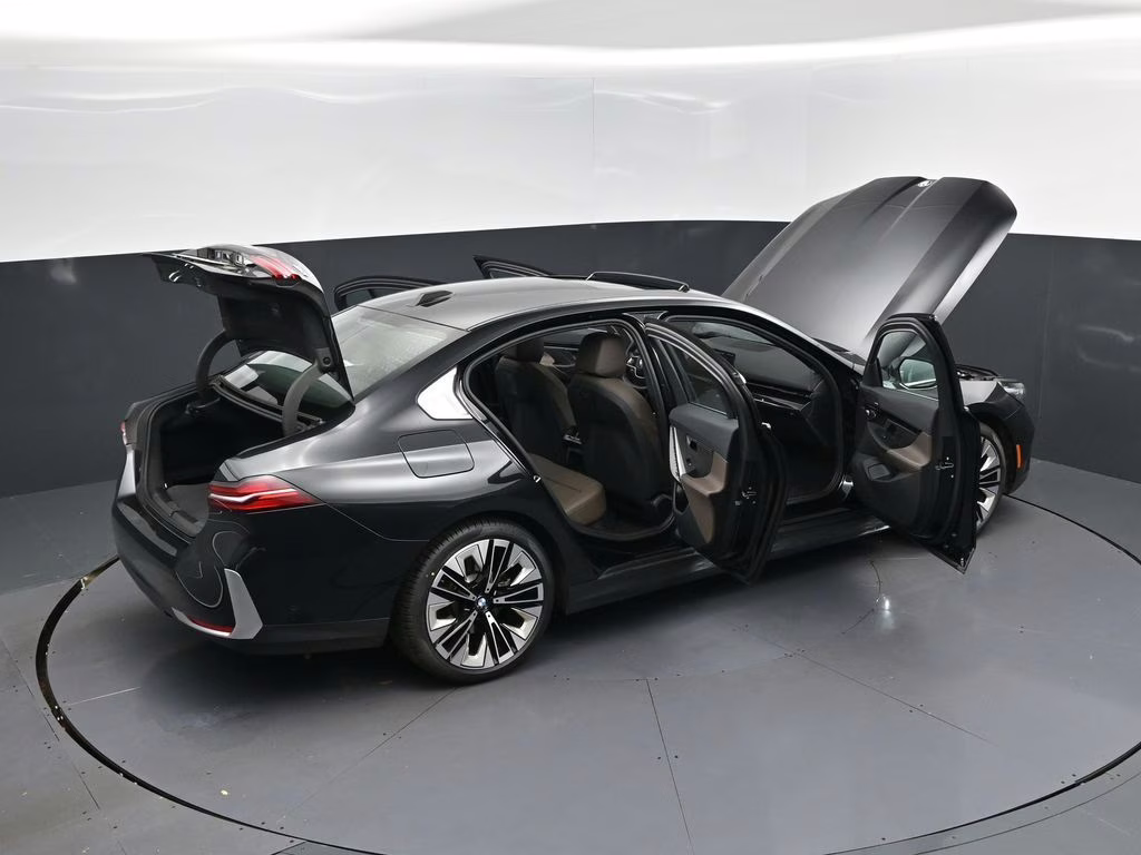 2025 Black Sapphire Metallic BMW 5 Series 530i RWD Sedan