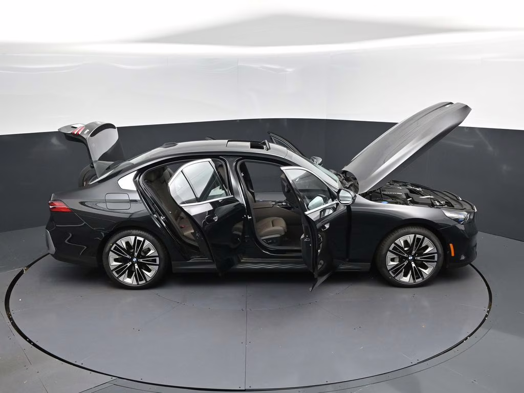2025 Black Sapphire Metallic BMW 5 Series 530i RWD Sedan