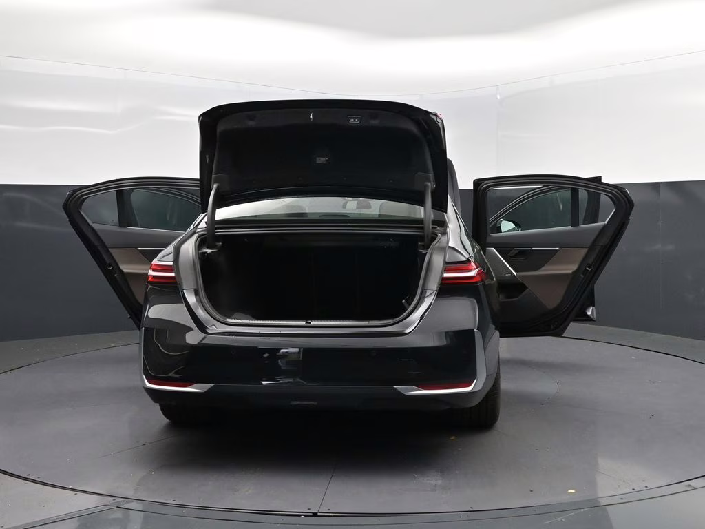 2025 Black Sapphire Metallic BMW 5 Series 530i RWD Sedan