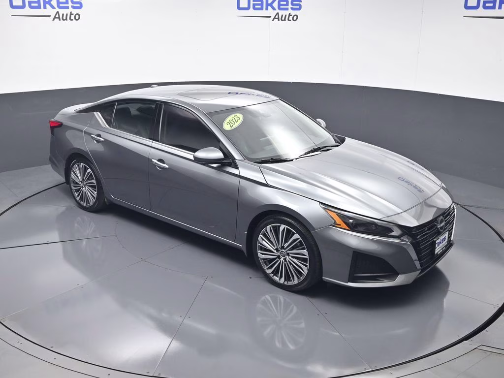 2023 Gun Metallic Nissan Altima 2.5 SL FWD Sedan