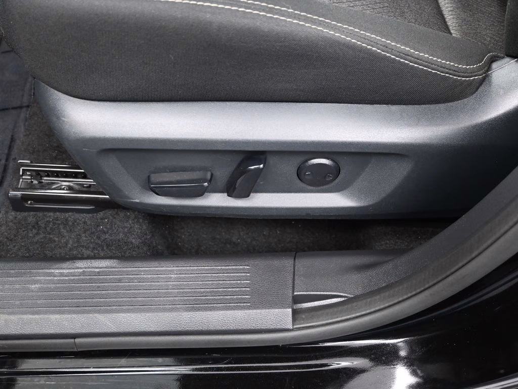 2025 Super Black Nissan Rogue SV AWD SUV