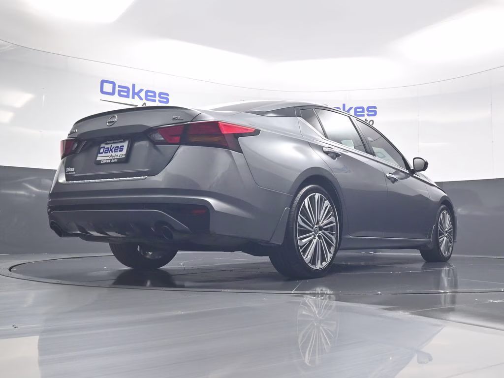 2023 Gun Metallic Nissan Altima 2.5 SL FWD Sedan
