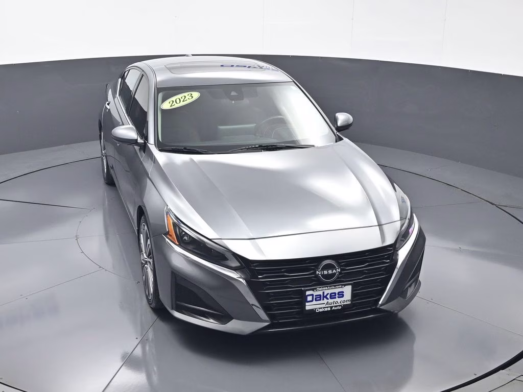 2023 Gun Metallic Nissan Altima 2.5 SL FWD Sedan