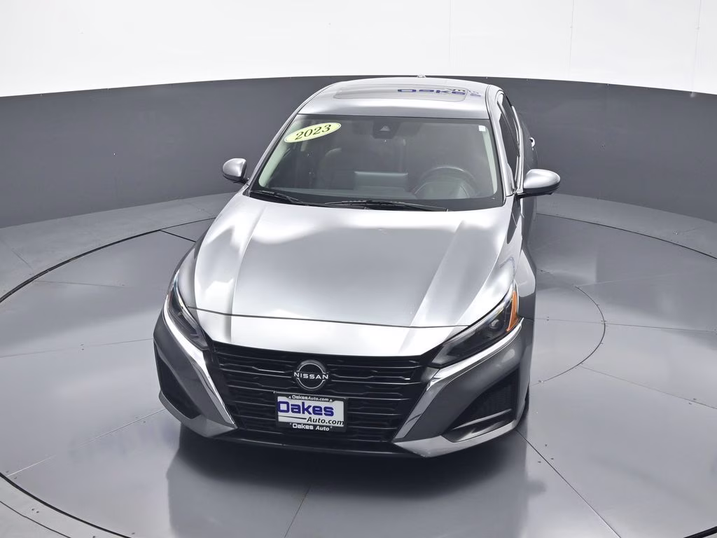 2023 Gun Metallic Nissan Altima 2.5 SL FWD Sedan