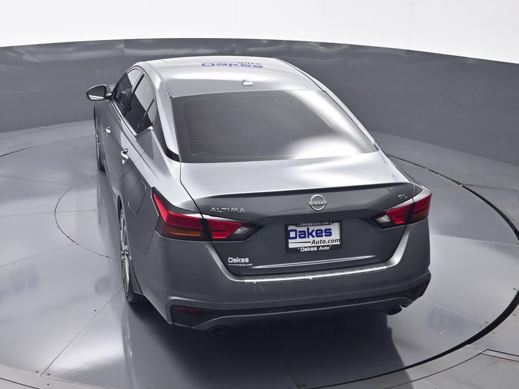 2023 Gun Metallic Nissan Altima 2.5 SL FWD Sedan