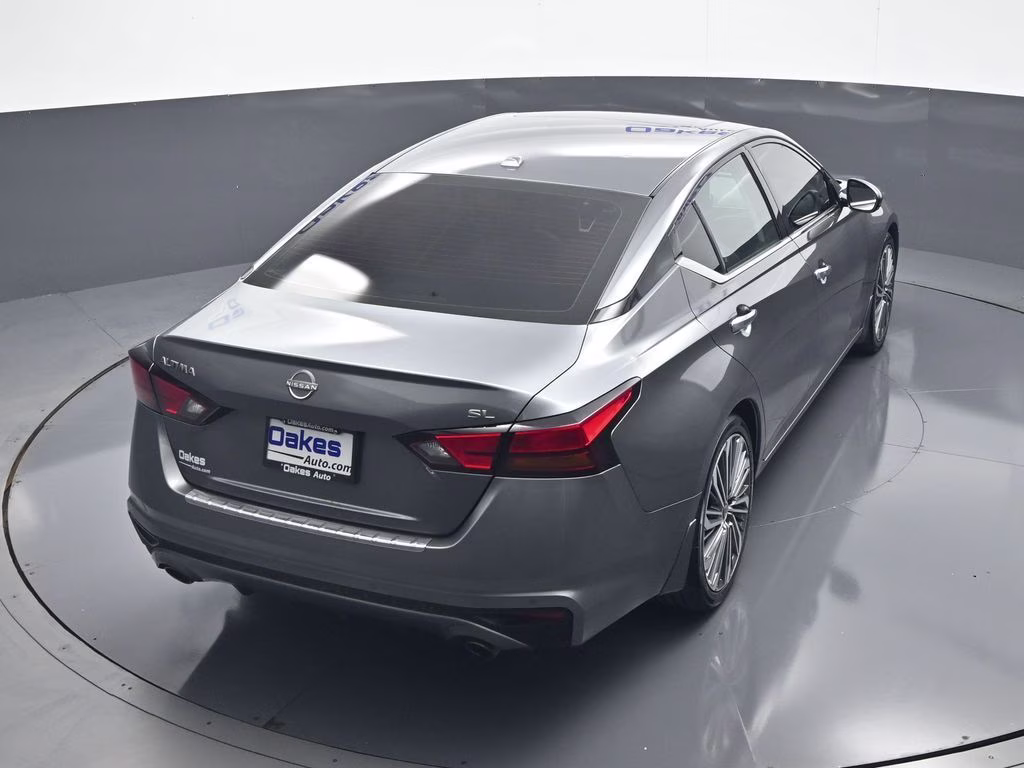 2023 Gun Metallic Nissan Altima 2.5 SL FWD Sedan