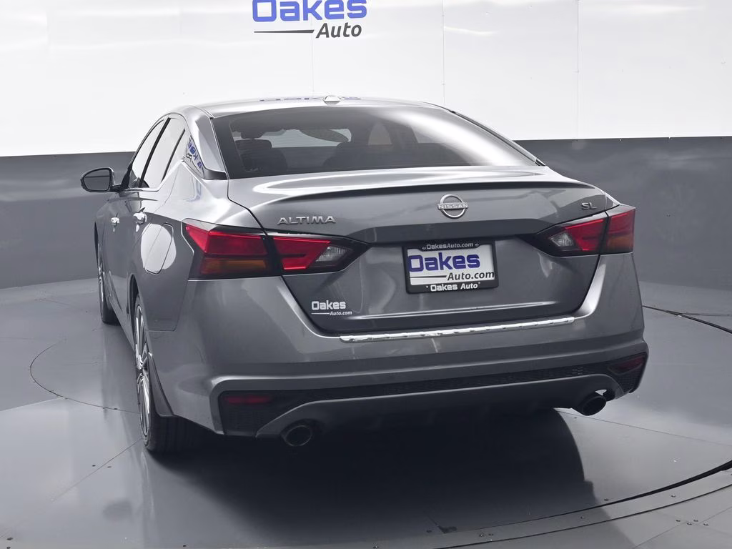 2023 Gun Metallic Nissan Altima 2.5 SL FWD Sedan
