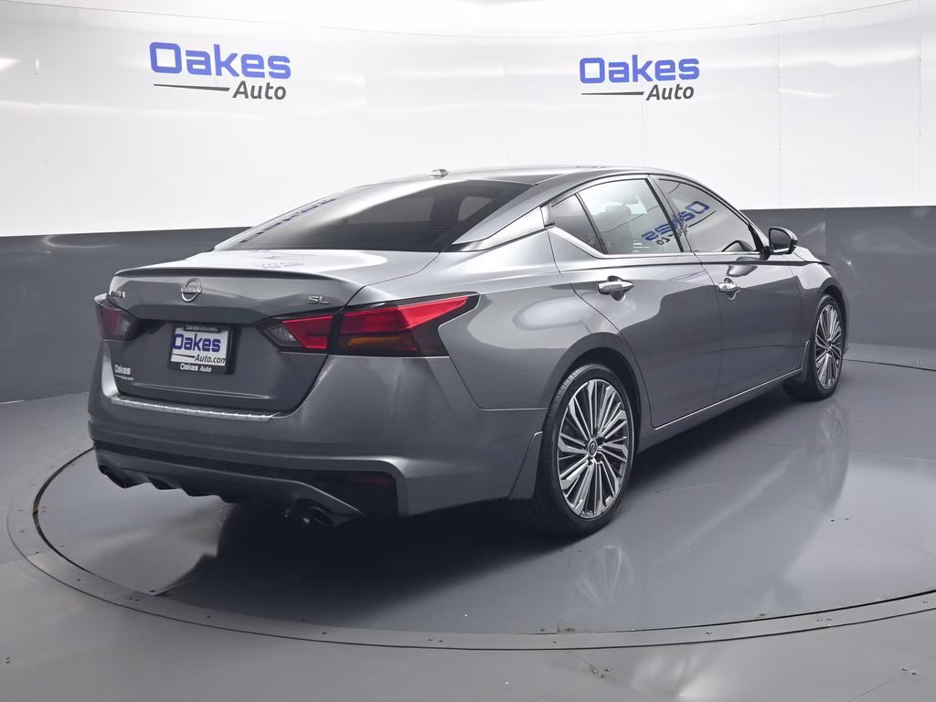 2023 Gun Metallic Nissan Altima 2.5 SL FWD Sedan