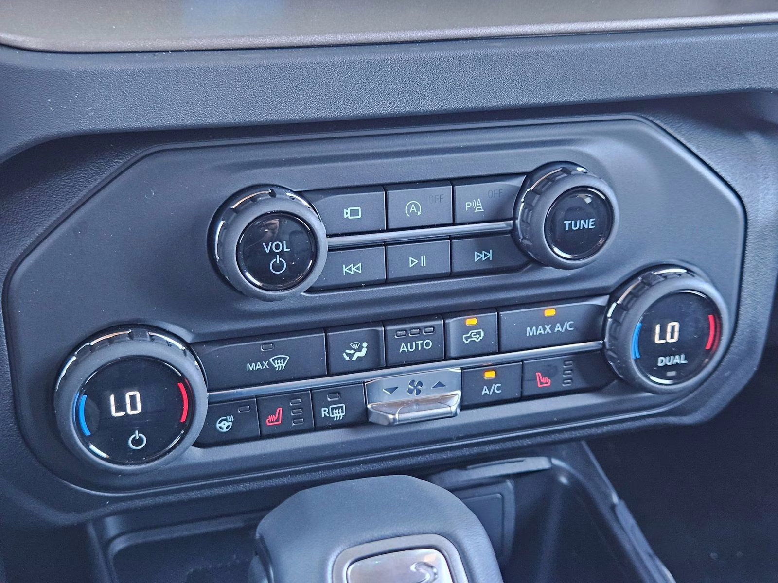 2026 Oxford White Ford Bronco Outer Banks 4X4 SUV