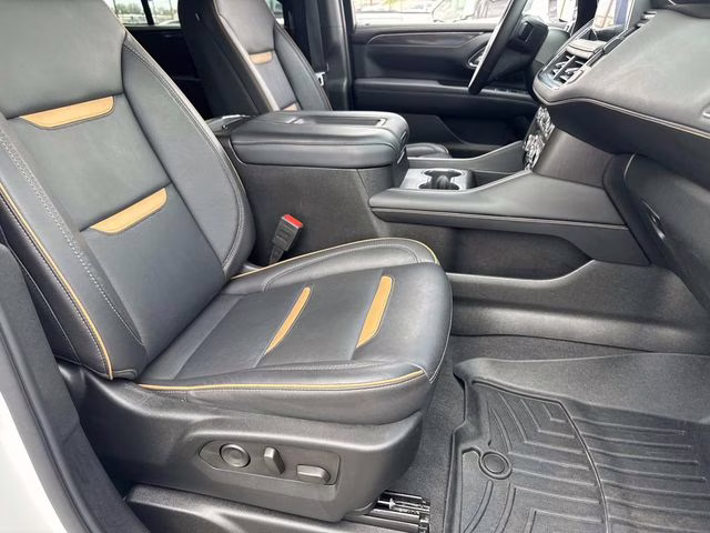 2024 White Frost GMC Yukon AT4 4X4 SUV