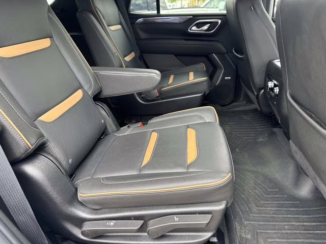 2024 White Frost GMC Yukon AT4 4X4 SUV