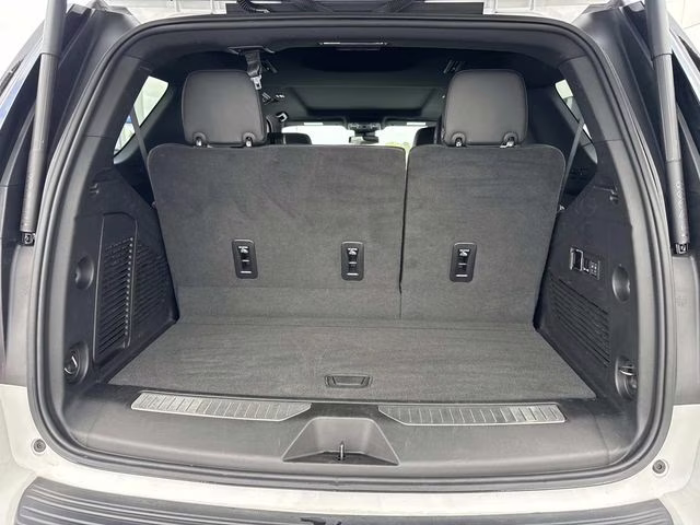 2024 White Frost GMC Yukon AT4 4X4 SUV