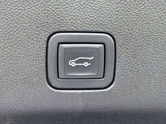 2024 White Frost GMC Yukon AT4 4X4 SUV