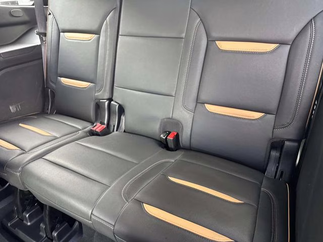 2024 White Frost GMC Yukon AT4 4X4 SUV