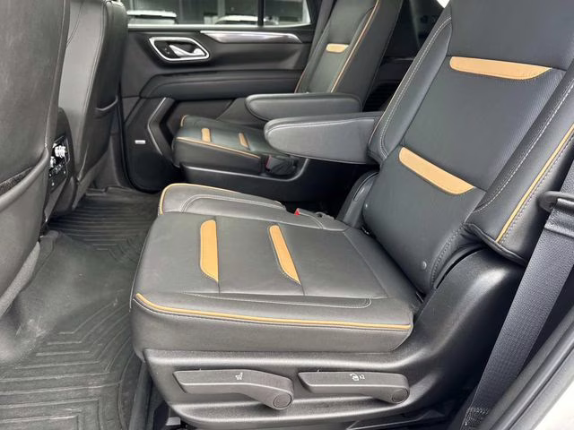 2024 White Frost GMC Yukon AT4 4X4 SUV