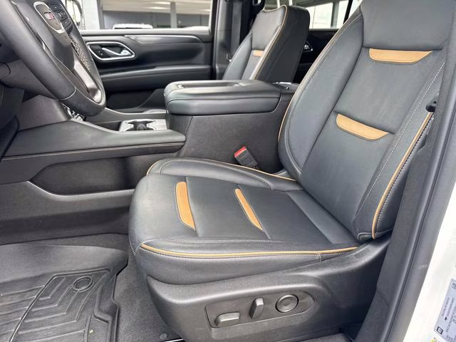 2024 White Frost GMC Yukon AT4 4X4 SUV
