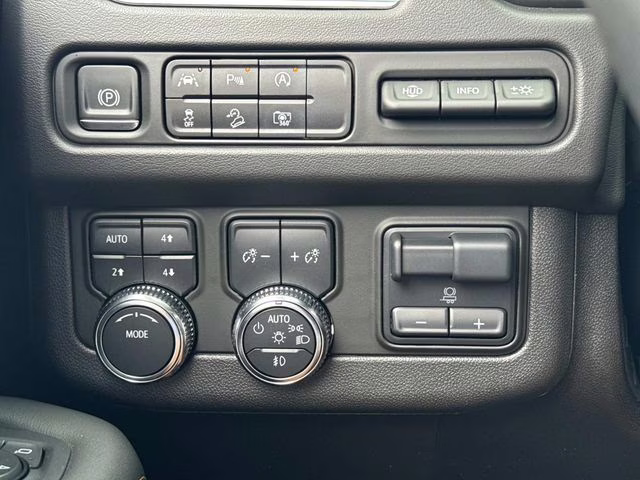 2024 White Frost GMC Yukon AT4 4X4 SUV