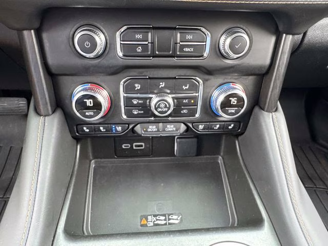 2024 White Frost GMC Yukon AT4 4X4 SUV