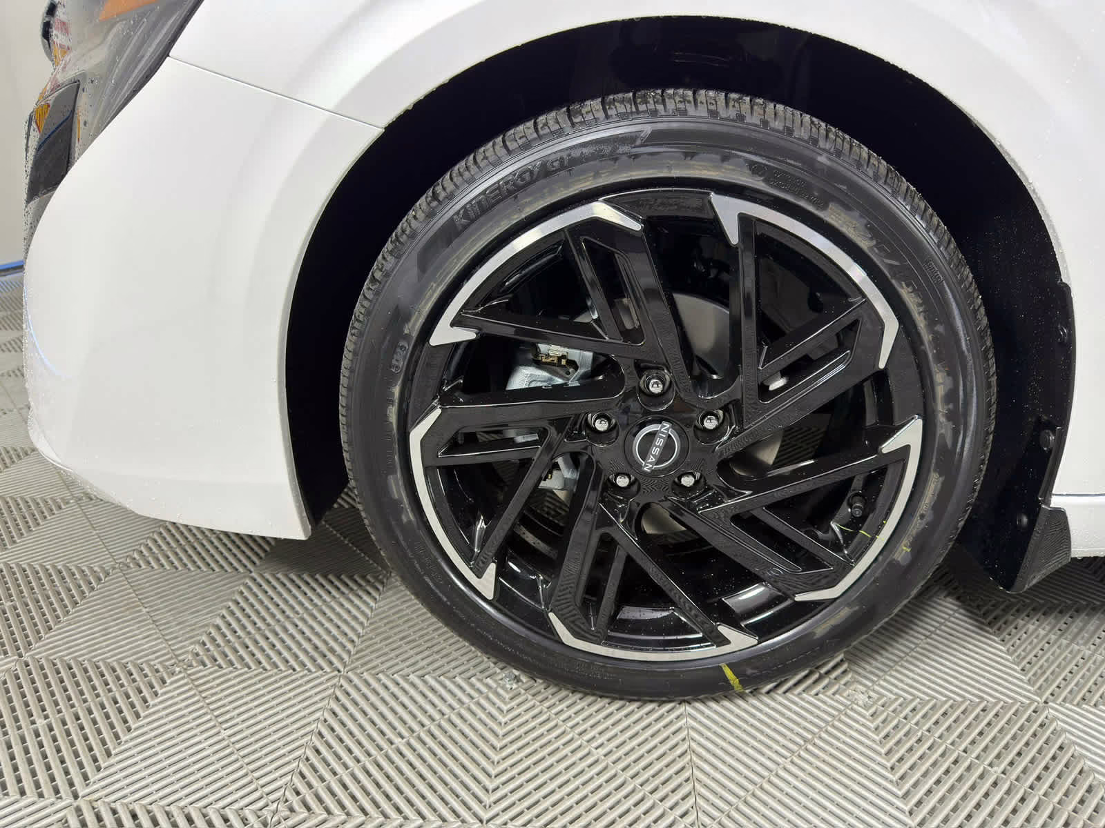 2026 Aspen White Tricoat/Super Black Nissan Sentra SR FWD Sedan