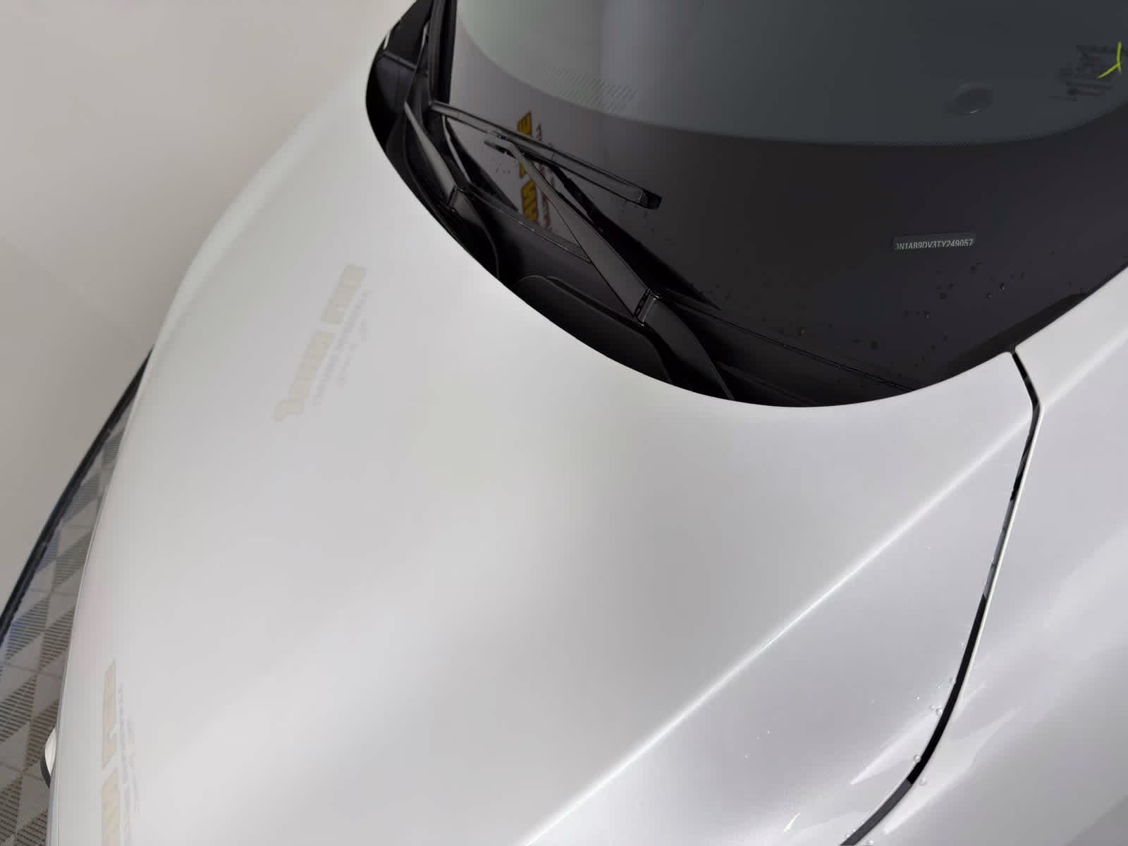 2026 Aspen White Tricoat/Super Black Nissan Sentra SR FWD Sedan