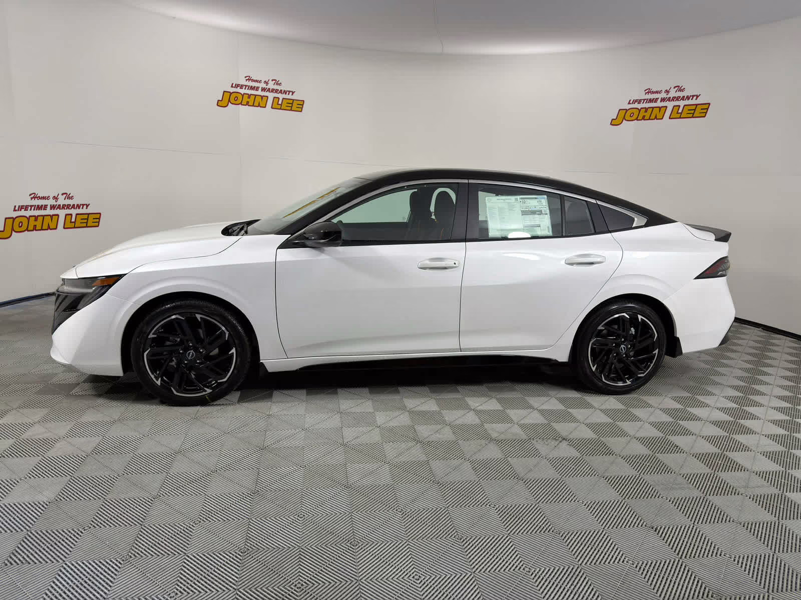 2026 Aspen White Tricoat/Super Black Nissan Sentra SR FWD Sedan