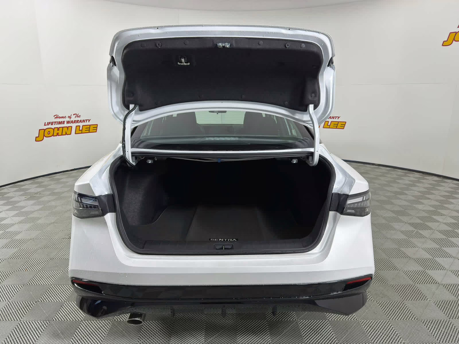 2026 Aspen White Tricoat/Super Black Nissan Sentra SR FWD Sedan