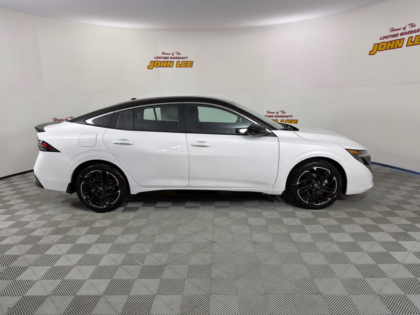 2026 Aspen White Tricoat/Super Black Nissan Sentra SR FWD Sedan