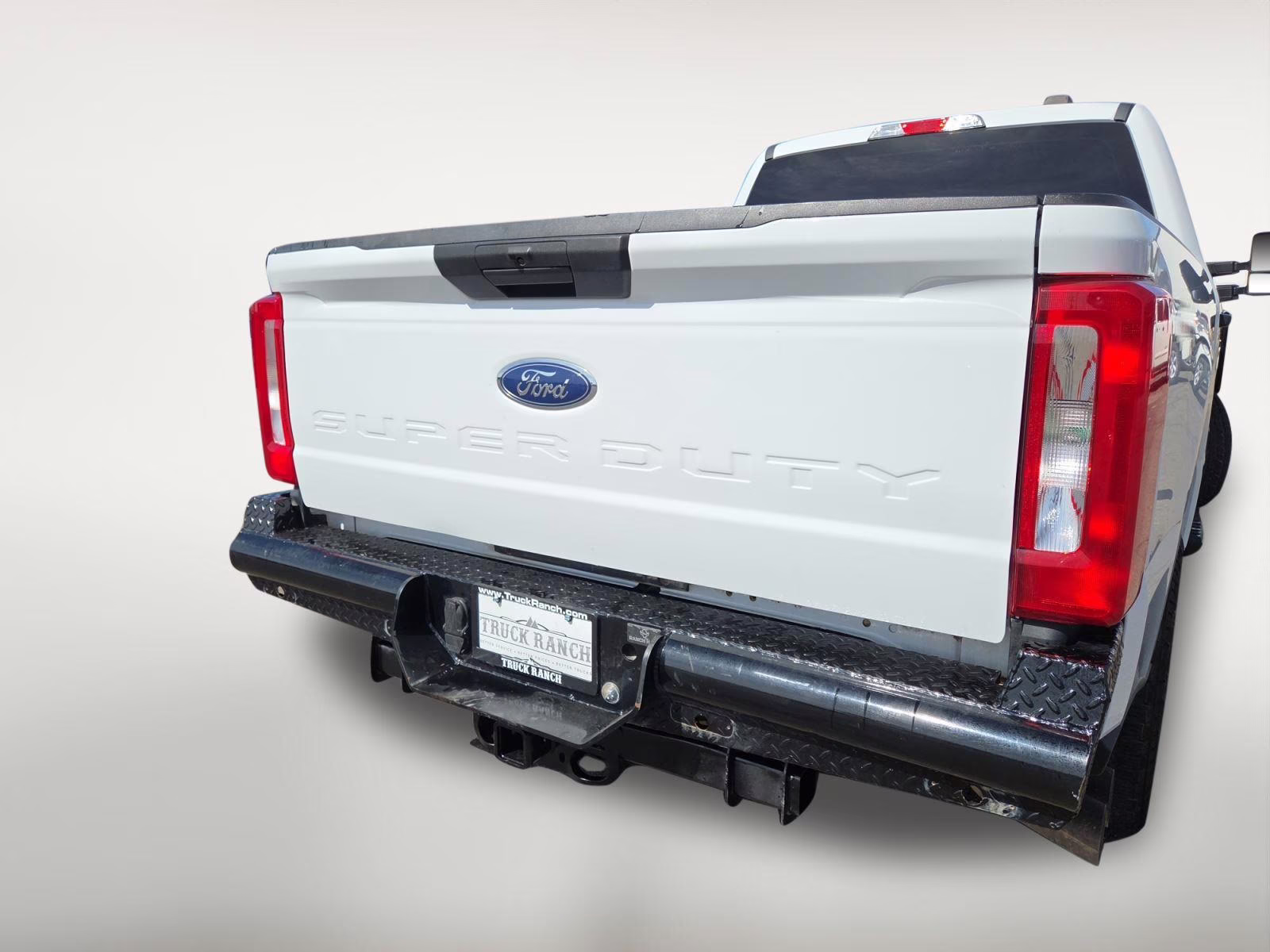 2023 Oxford White Ford Super Duty F-250 SRW XLT 4X4 Truck